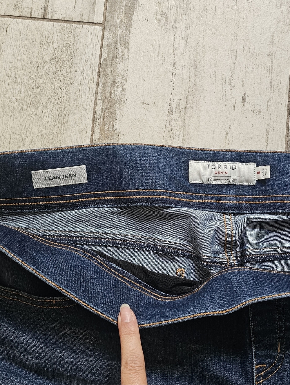 Torrid "Lean Jean" Pull-on Indigo Stretch Denim Bermuda Shorts 4X - Picture 3 of 3